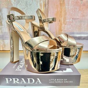 ❤️ RARE Steve Madden Viada Gold Metallic Mirror Platform Heels Sandals Sky High